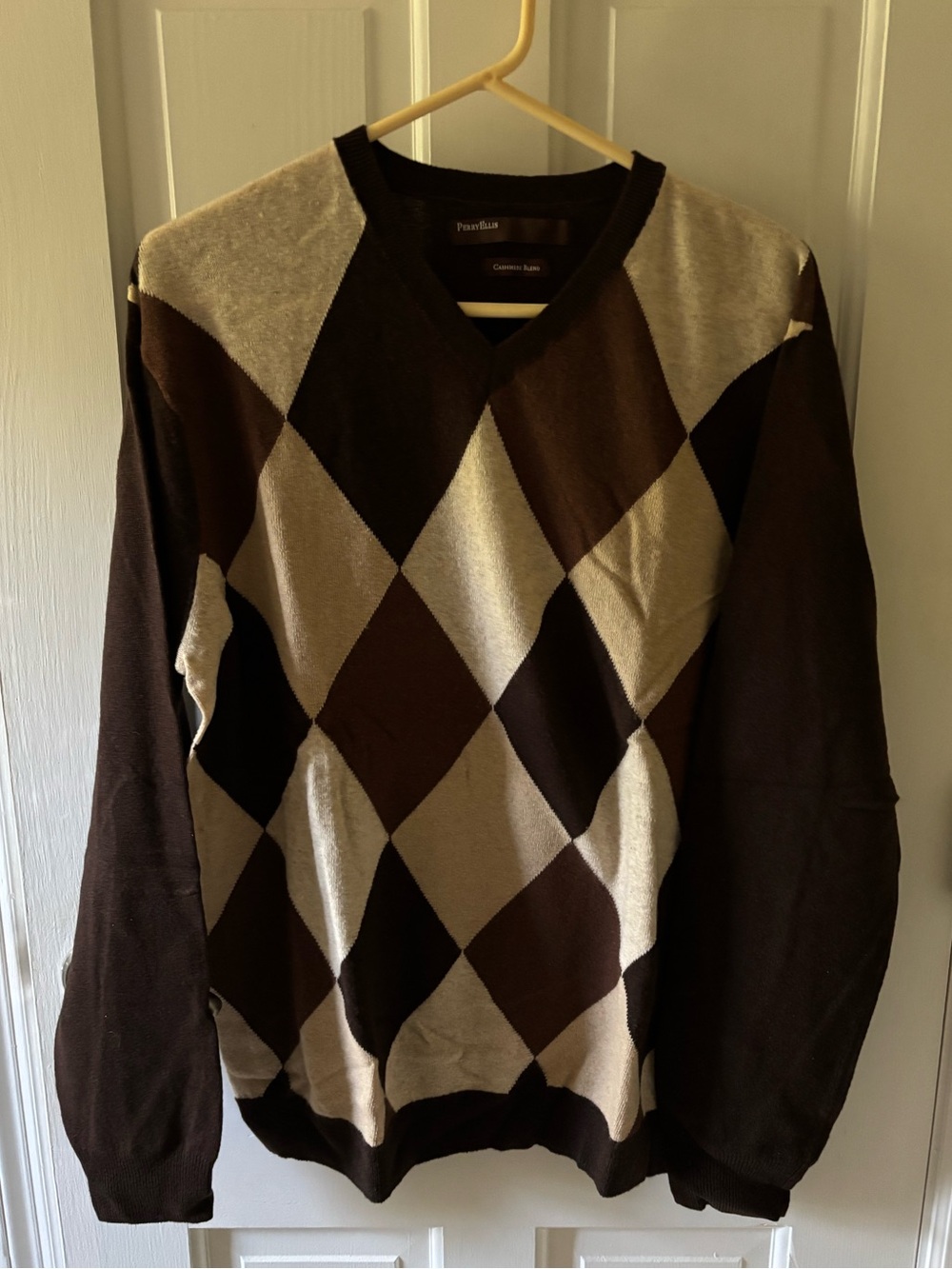 Perry Ellis Men’s Cashmere Brown and Cream Argyle V-Neck Sweater